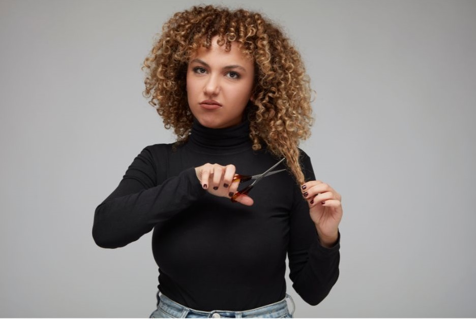 Coupe cheveux bouclés