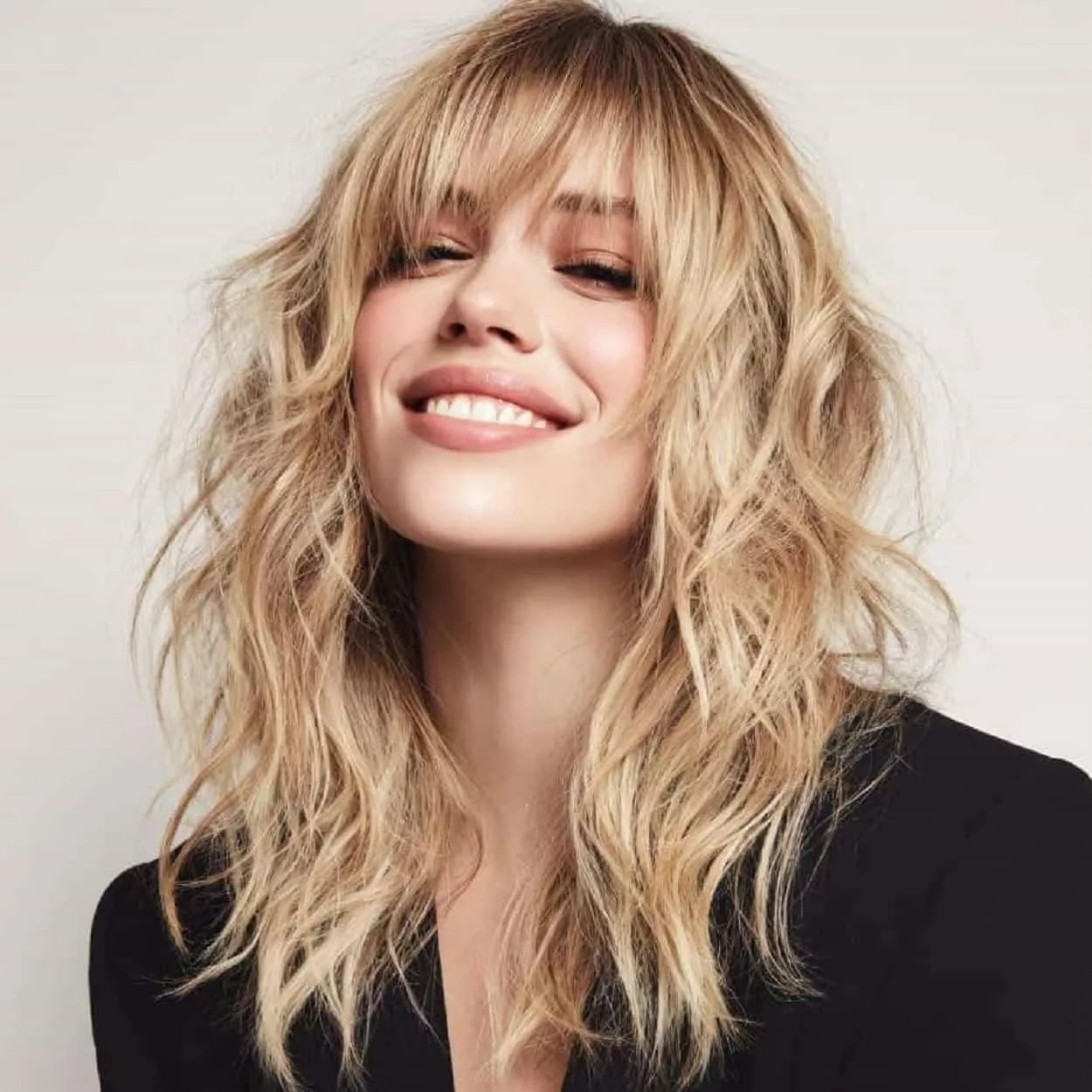 coiffure frange femme blonde