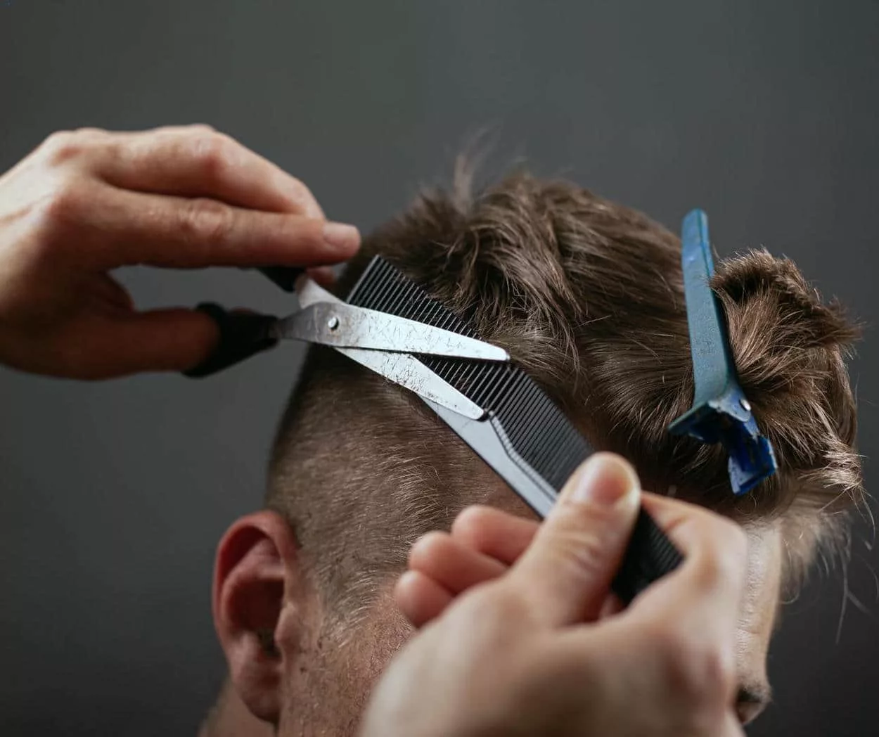 coupe de cheveux homme en salon