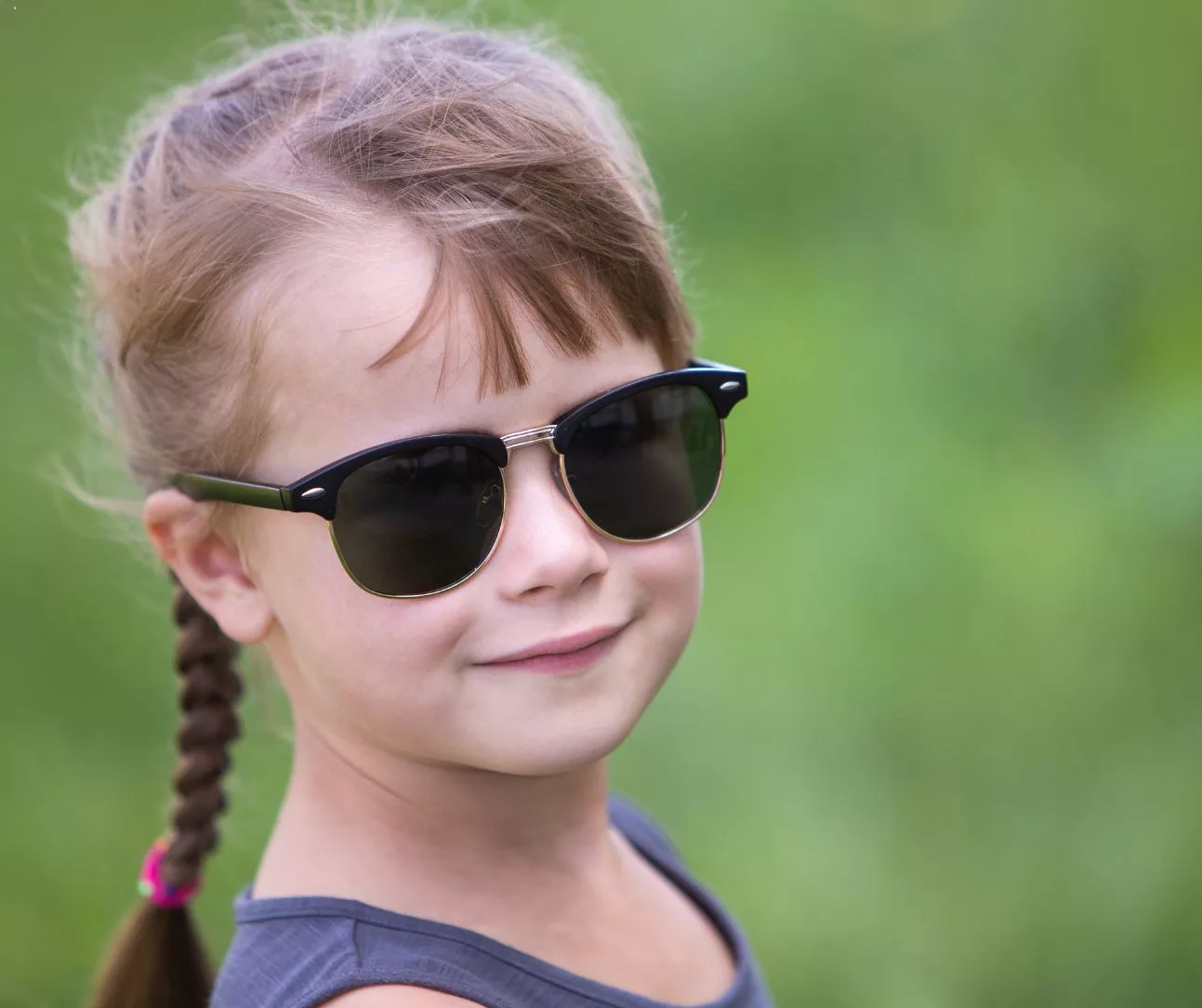 fille aux cheveux tressés facilement